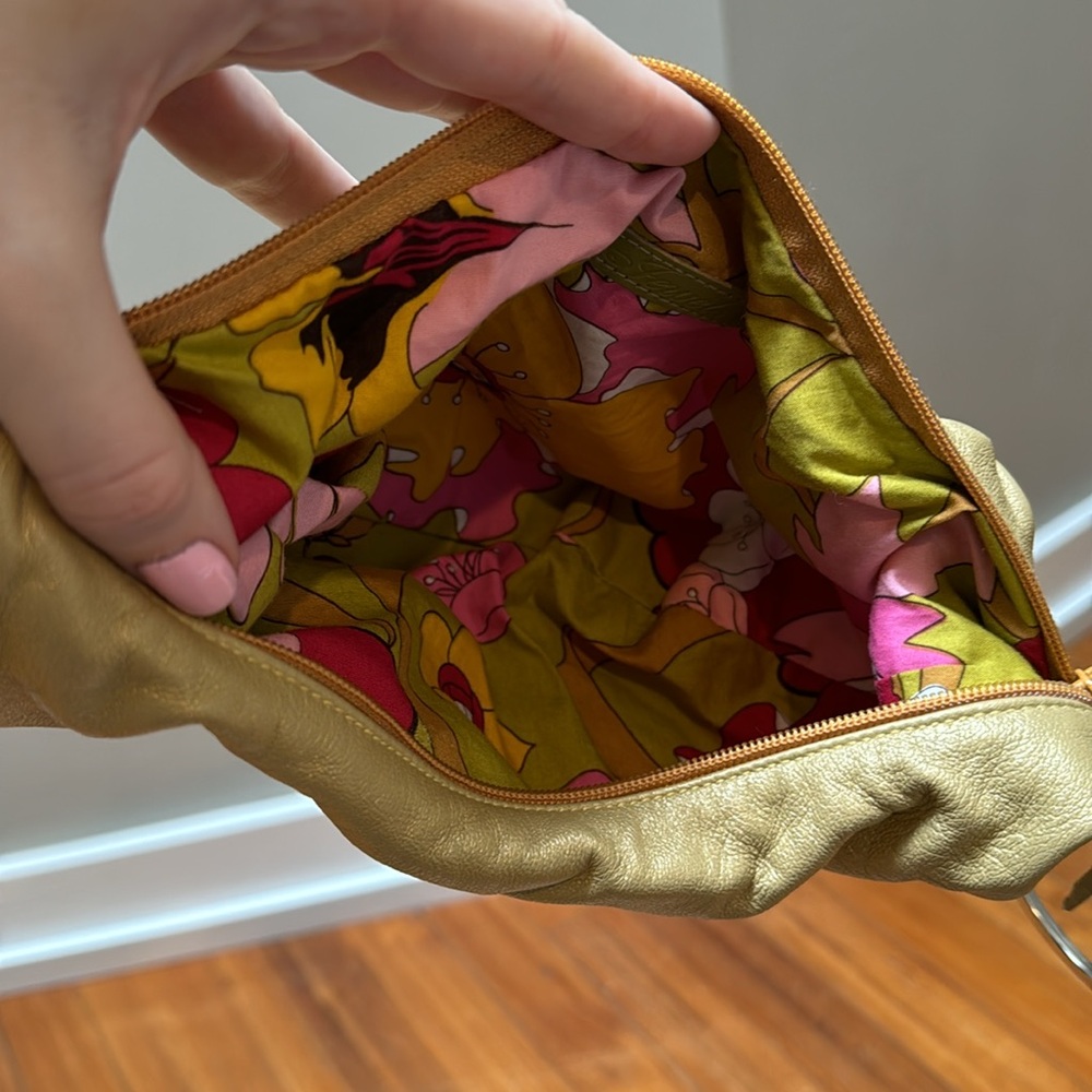 Gold purse with ring handles - Picture 7 of 8